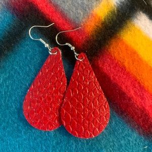 These are leather teardrop gator skin earrings